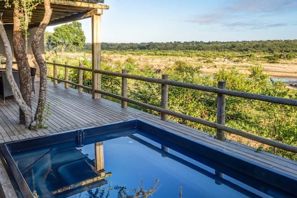 Um dos chalés do rio Mje com piscina privada.