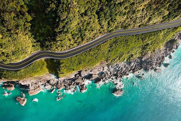Suhua Highway on the east coast, between towns Su’ao and Hualien City, part of Taiwan Cycling Route No. 1.