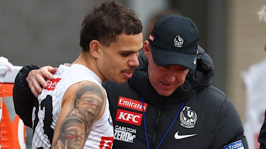 Bobby Hill with Collingwood coach Craig McRae in preliminary final week last season.
