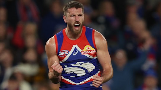Marcus Bontempelli starred again as the Dogs strengthened up their top-eight credentials.