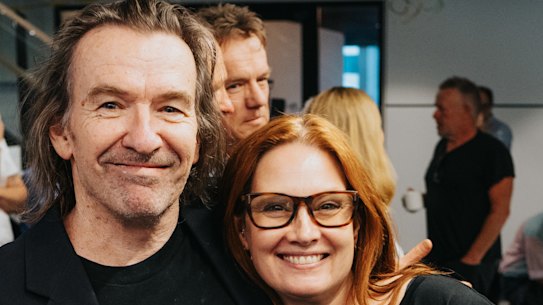 John Shakespeare e sua esposa Anna-Lisa Buckland em seu último dia no Herald em 2024.