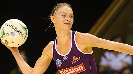 Amy Steel playing for the Brisbane Firebirds in 2012 before her career was ended by an incident of heat exhaustion in 2016.