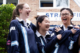  Annabel Knight, left, who has topped the state in information processes and technology, with her friends Gina Lee and Jenny Yang. 