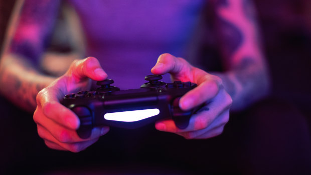 The average daily play time for men and women in Australia is more than one hour.