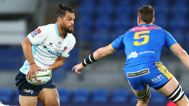 Waratah Karmichael Hunt takes on the Force defence at Cbus Super Stadium.