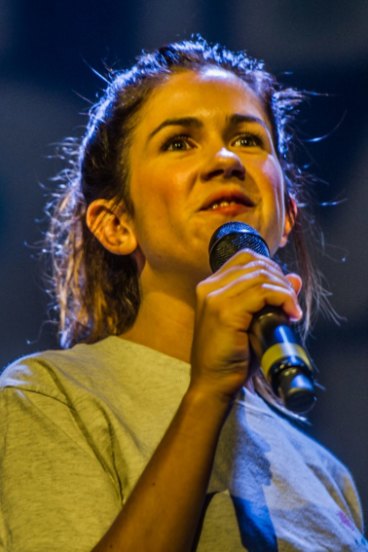 Get Wallpaper Becky Lucas Sharpens Her Comedy Chops After Twitter Ban Over Pm For Android