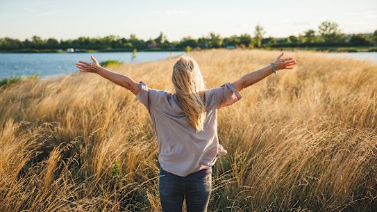 Os treinadores de meia-idade estão ajudando as mulheres a superar tudo, desde o esgotamento até a tristeza e a perimenopausa.