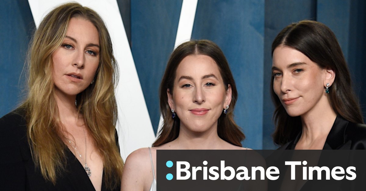 Sister trio Haim records new album - Vimarsana News