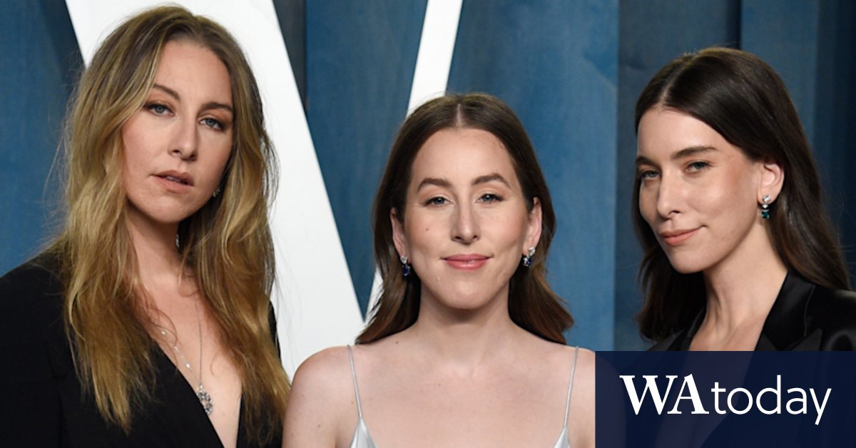 Sister trio Haim records new album - Vimarsana News