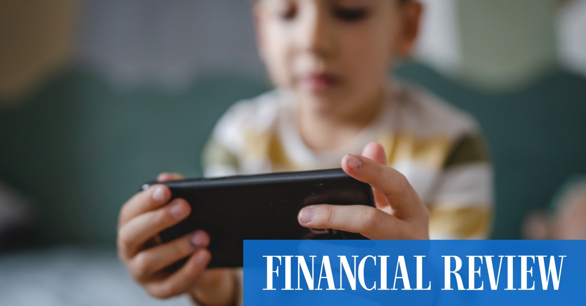 Why children under 16 shouldn't have smartphones - Vimarsana News