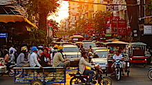Every day life at rush hour in Phnom Penh.