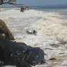 Ute caught out as Tropical Cyclone Oma whips up big swell