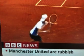 Screenshot of BBC news ticker saying Manchester United are rubbish