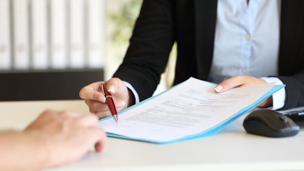 People who work with a non-compete clause in their employment contract end up with lower wages, new research shows.