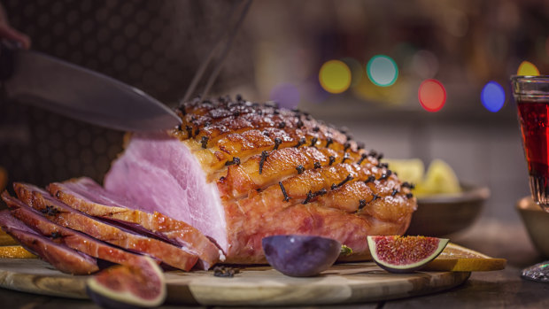 Should a muslim Uber driver be forced to transport a Christmas ham?