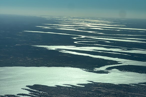 Record-breaking rainfall in Queensland left Kati Thanda -lake Eyre in South Australia.