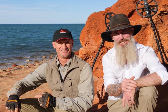 Shayne Thompson and Leon Deschamps of FINN Films found a Ming Dynasty Buddha figurine in Shark Bay, Western Australia. Antiques Roadshow’s Lee Young has confirmed its provenance.