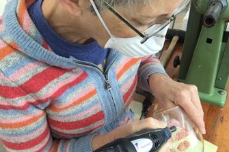 Kathy Elliott and her partner Ben Edols are shortlisted for the Environmental Art and Design Prize. In a recent project, Elliott etched fingerprints on glasses to show how germs were spread in the pandemic. 