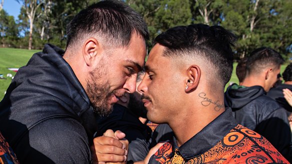 Maori All Stars winger Mawene Hiroti and Bud Sullivan share a traditional Maori greeting.