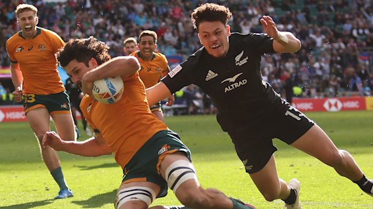 Paterson scores his third try to seal a golden point win for Australia in the Cup final of the London Sevens.