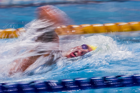 I wanted to try a speed blur of Grant Hackett. It was in the second half of the race and the image worked well, showing the pace Hackett was setting in his swim.