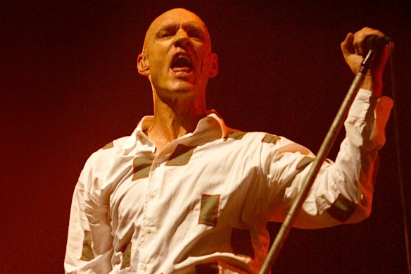 Peter Garrett thrilled punters at the SCG 16 years ago but he was not the first Garrett to do so.