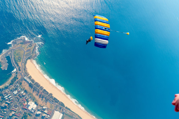  Sky-dive for the best views of the Illawarra.
