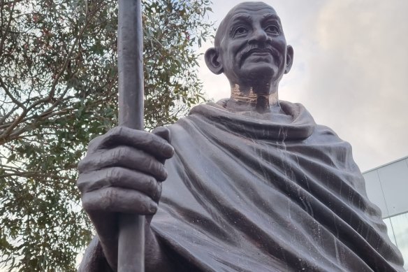 A vandal attempted to decaptiate a statue of Gandhi in Rowville.