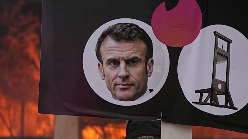 France could elect its way into a civil war