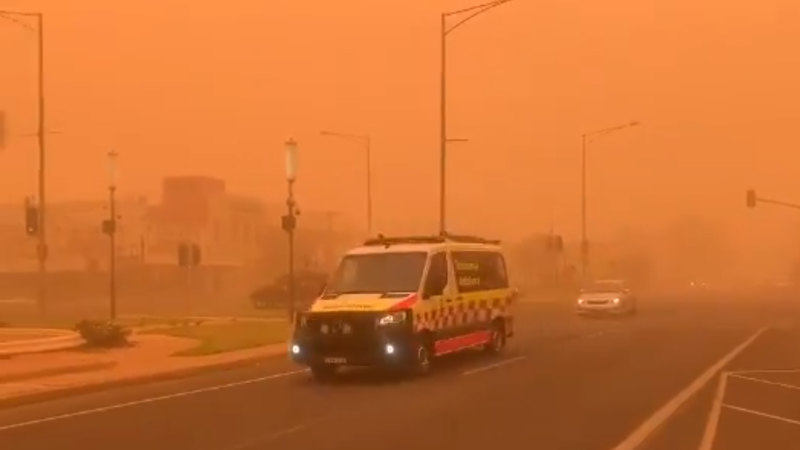 Victoria fires LIVE: State in lockdown as wild winds buffet Victoria