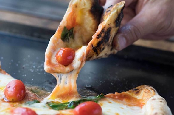 The signature at Pizza Studio Tamaki in Tokyo.