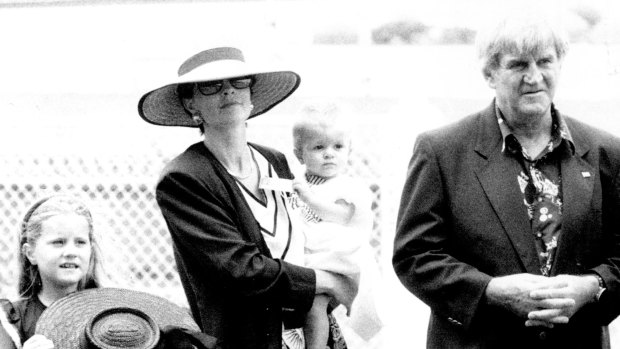 Fred Hollows and wife Gab with two of their children.