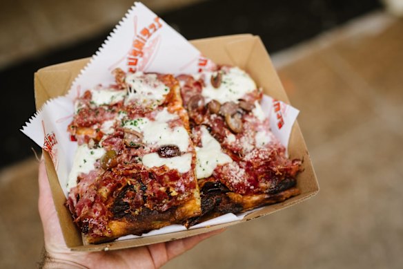 Scugnizzi serve comida italiana rápida e de qualidade.