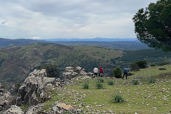 Osmond Resources sees massive lateral potential for critical minerals in an ancient buried coastal placer deposit at its Orion project in Spain. 