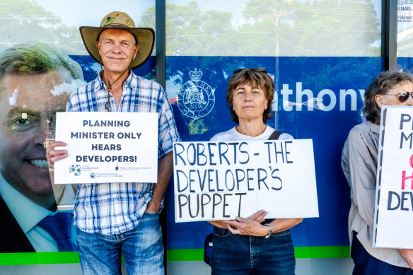 Protesters from the Total Environment Centre raise their concerns outside the Planning Minister’s electorate office.