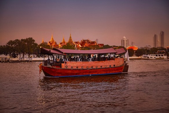 Anantara's Manohra who floats the Rao Strahaya.