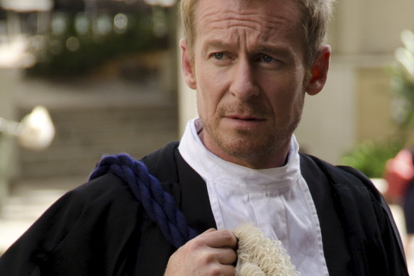 Richard Roxburgh to front Victorian court education videos