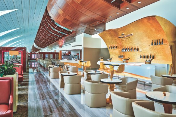 Qantas platinum frequent flyers can access Emirates business class lounge in Dubai, but why settle for that when the airline will give you a free hotel room?