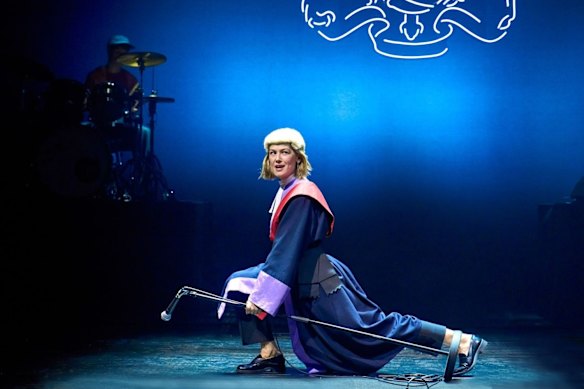 Rosamund Pike en Inter Alia. 