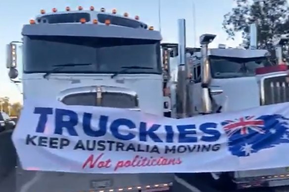 Truck drivers have blocked the M1 southbound on the Gold Coast in protest of mandatory vaccine requirements and lockdown restrictions. 