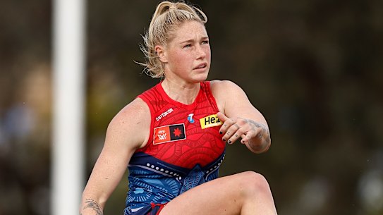 Tayla Harris’ 2025 version of “the kick”.