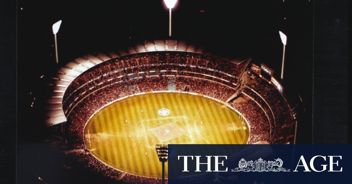 From The Archives 1993 The Carlton Blues Defeat The Essendon Bombers In A Thriller In The First Afl Final Played Under Lights