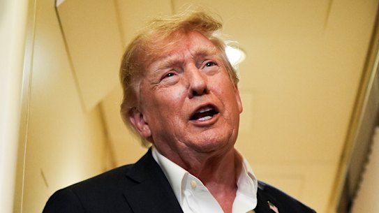 Дональд Трамп обратился к Social Truth, чтобы пожаловаться на решение Федеральной резервной системы поднять процентные ставки.