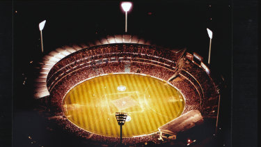 From The Archives 1993 The Carlton Blues Defeat The Essendon Bombers In A Thriller In The First Afl Final Played Under Lights