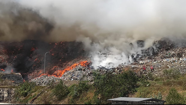 The smouldering mountains of Bali’s Suwung tip.