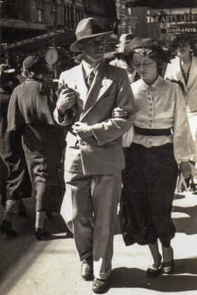 Earle and Nancy Waterhouse outside the courthouse on Pitt Street in 1930.  The couple met in Ballina, where Earle was working as a teacher at the school where Nancy's father was headmaster.
