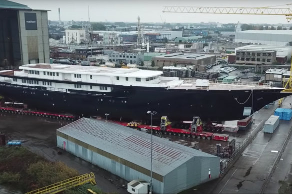 Too big for Rotterdam? Jeff Bezos’ new superyacht.