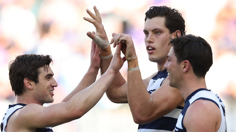 AFL Live: Geelong’s crucial win in desperate battle for top four; Credibility on the line again for Essendon v Suns