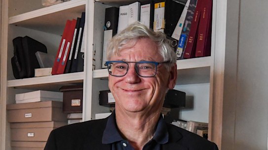 Bruce McWilliam pictured at his Sydney home in 2020. 