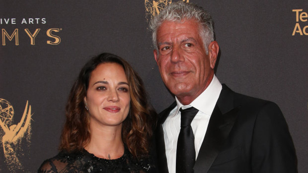 Asia Argento and Anthony Bourdain at the Creative Arts Emmy Awards in September 2017. 